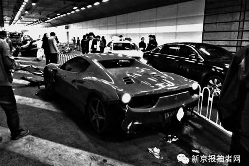 今日说法20150527速度与危情 北京兰博基尼和法拉利飚车发生事故