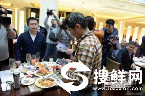 黄圣依经纪人是谁 黄圣依经纪人泼记者果汁事件视频图片曝光