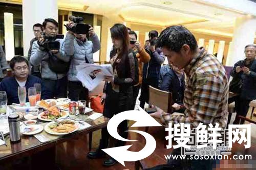 黄圣依经纪人是谁 黄圣依经纪人泼记者果汁事件视频图片曝光