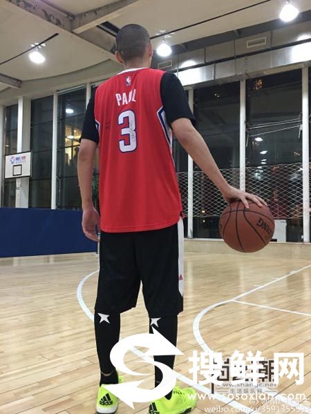 吴亦凡身高体重年龄是多少？ 吴亦凡参加NBA明星赛因篮球水平高