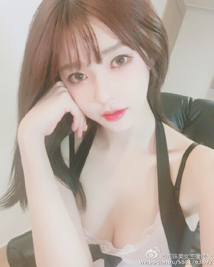 韩国龙珠美女主播阿英个人资料微博 阿英直播房间脱衣服性感写真