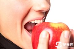 为什么晚上不能吃苹果 晚上不能吃苹果吗 晚上吃苹果好吗
