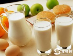喝牛奶的好处和坏处 每天喝牛奶的好处是什么 多喝牛奶的好处