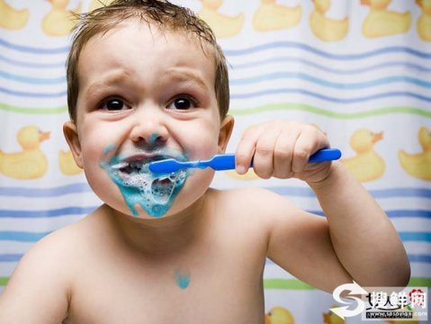 刷牙的正确方法 短短的几分钟学习正确的刷牙方法