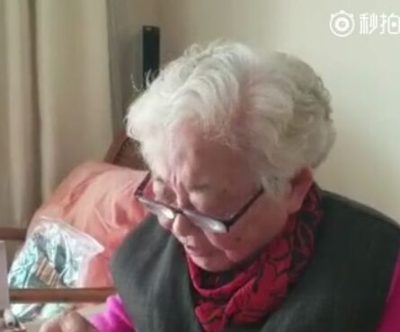 中国奶奶回应萨德视频走红 你想打几块的？