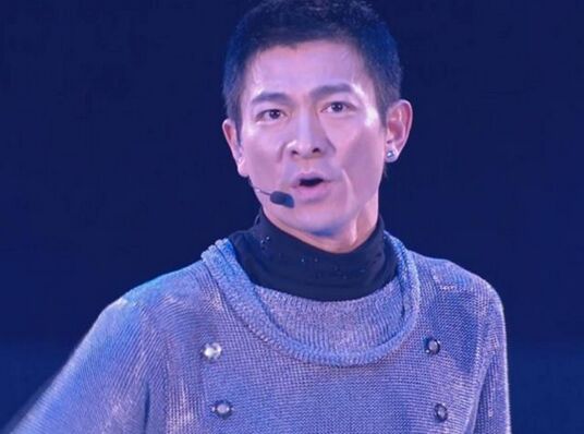 刘德华为什么能成为华人娱乐圈顶级巨星 唱歌好听演技评价更高