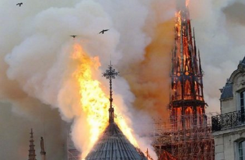 巴黎圣母院维修期间突发大火损失惨重 事件要点汇总