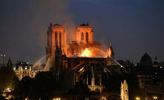 美民众反对捐款巴黎圣母院什么原因 大火后的巴黎圣母院怎么样了