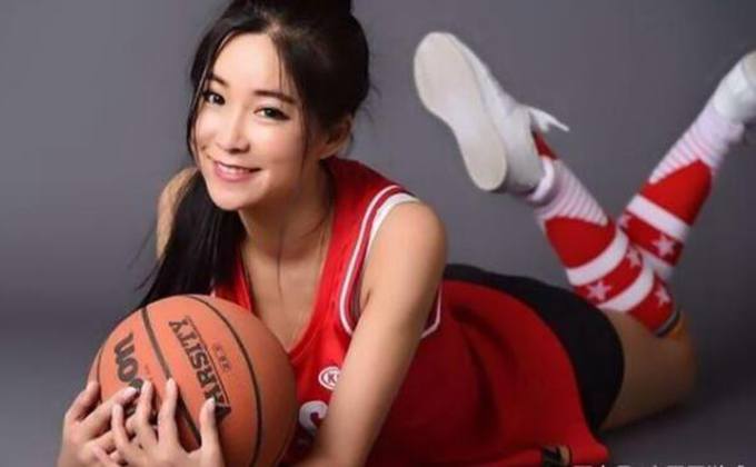 篮球女神主持人周玲安
