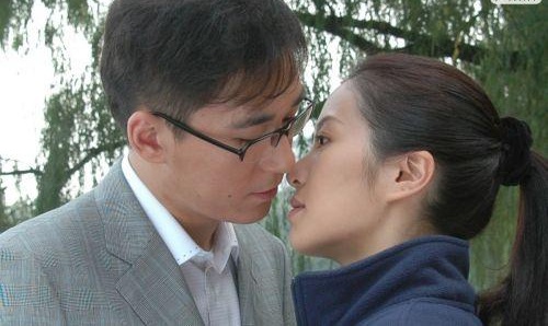 叶璇和张默是2006年的时候一起合作《叫一声妈妈》时认识的