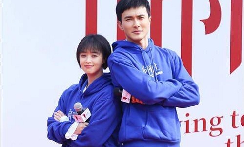 蒋欣高伟光作为主演阵容的电视剧《向阳而生》在10月18号的时候正式在杭州开机