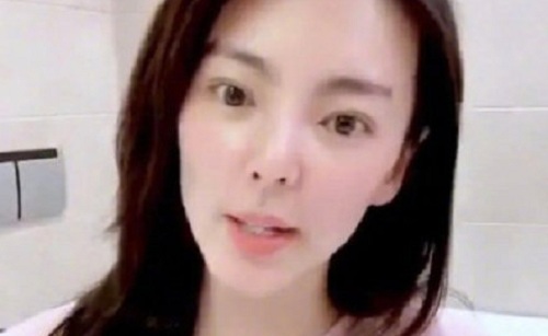 近日关于张雨绮最新消息在某个美妆平台上分享了一则视频