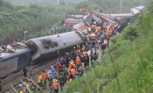 湖南火车脱轨事故