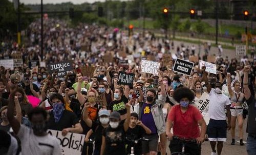 美国抗议活动是怎么回事 美国警察暴力执法致黑人死亡引发多地游行