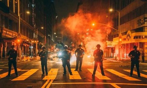 美国旧金山华盛顿等地实施宵禁是什么原因 美国70余城抗议活动始末