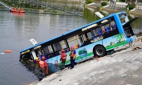 贵州坠湖公交车司机无异常行为