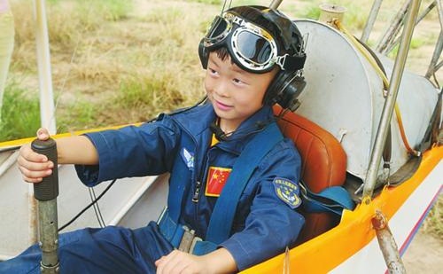 何宜德的事情都是真的吗 3岁开飞机8岁考上南京大学令人难以置信