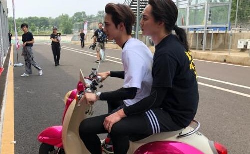 尹正王一博是什么时候认识 两人摩托车是什么梗详情介绍