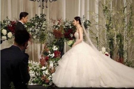 世贤参加品如的婚礼，凌潇肃微博被粉丝控评