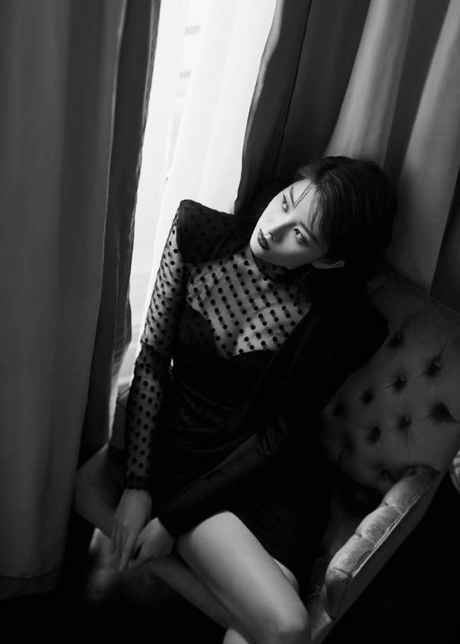 乔欣巴黎时装周最新黑白系写真图片2