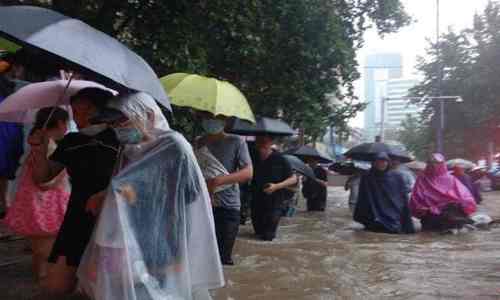 郑州疫情最新消息 传播路径竟被曝出是特大暴雨专家说风险很多