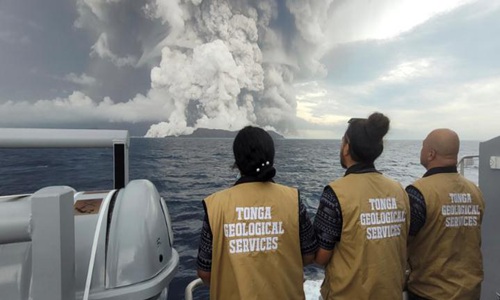 汤加火山喷发首例死者身份确认 最新消息致多国发布海啸警报